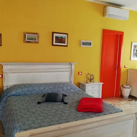 شقة Attico Incerpi, Terrazza Sui Tetti Di مونتيكاتيني تيرمي